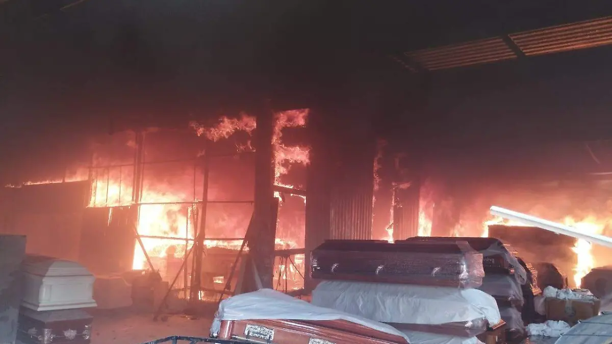 INCENDIO TALLER TLAXCOAPAN DOS